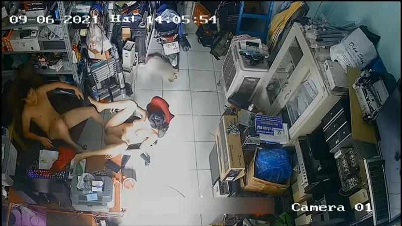 Cô vợ người chồng chịch nhau trong của cặc máy tính