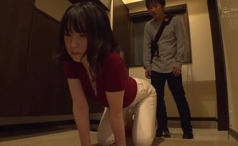 Em hotgirl cạnh nhà thiếu thốn và cậu học sinh trúng độc đắc cạnh bên